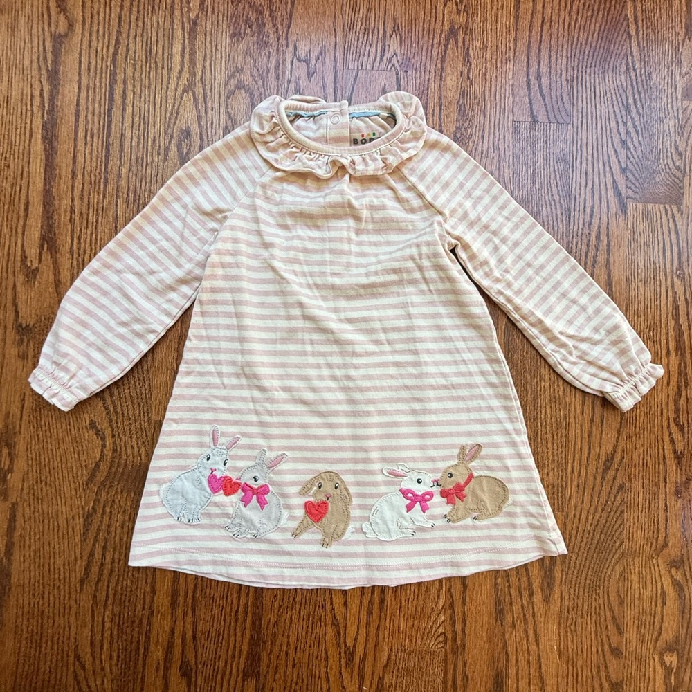 NWOT Baby Boden Jersey Dress with Applique Bunnies 12-18 Months - Picture 1 of 9